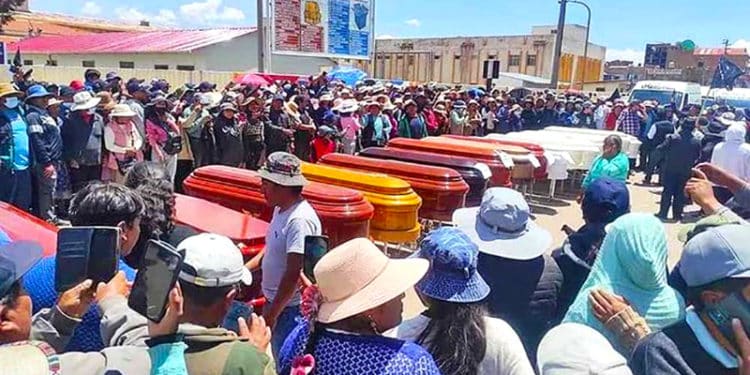 Fiscalía de Perú investiga a la presidenta, Dina Boluarte, por presunto delito de genocidio durante las protestas, junto a otros altos funcionarios.