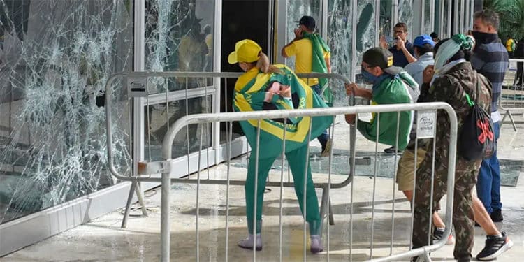La violencia desbordada en Brasilia, por bolsonaristas, fue rechazada mundialmente.