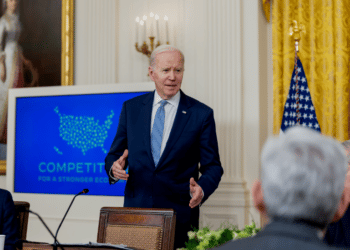 FBI registró Universidad de Delaware en busca de documentos clasificados de Biden