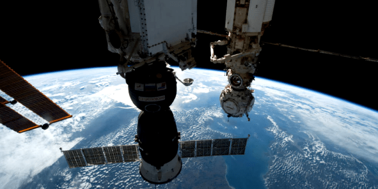 Rusia envía misión de rescate a astronautas varados en la EEI