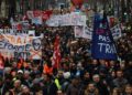 París paralizada por protestas contra reforma de pensiones