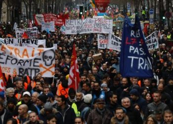 París paralizada por protestas contra reforma de pensiones