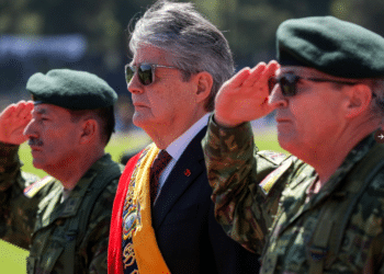 ¿»Ruido de sables» en Ecuador? Presidente  Lasso denuncia que quieren derribarlo