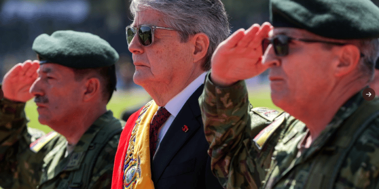 ¿»Ruido de sables» en Ecuador? Presidente  Lasso denuncia que quieren derribarlo