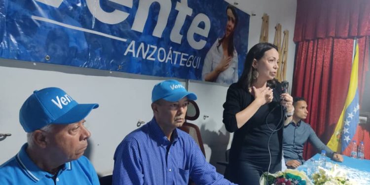 Maria Corina Machado asciende en las encuestas electorales venezolanas