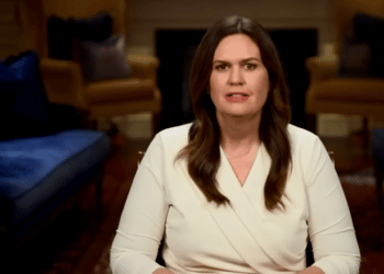 ¿Por qué es tan polémica la respuesta de Sarah Huckabee Sanders a Biden?