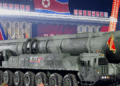 Kim Jon Un mostró sus misiles intercontinentales en el desfile del Día del Ejército