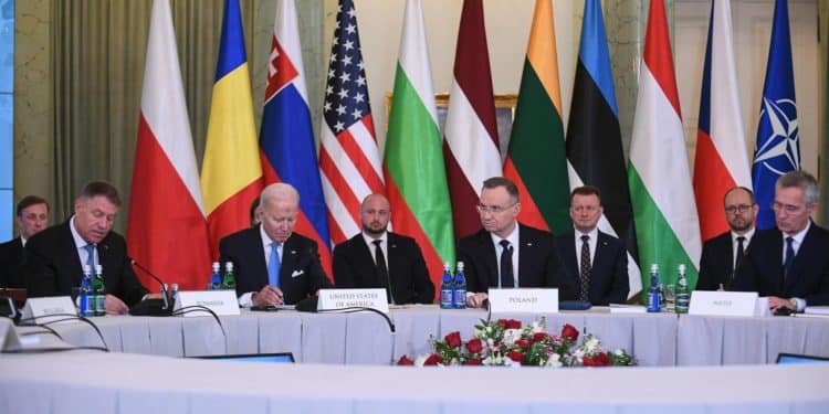 Biden prometió defender «cada pulgada» del territorio OTAN