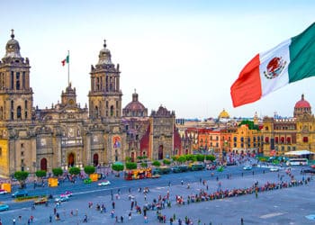 Vista aérea del Zócalo o Plaza de la Constitución y la Catedral Metropolitana, en Ciudad de México. Imagen cortesía: John Coletti.