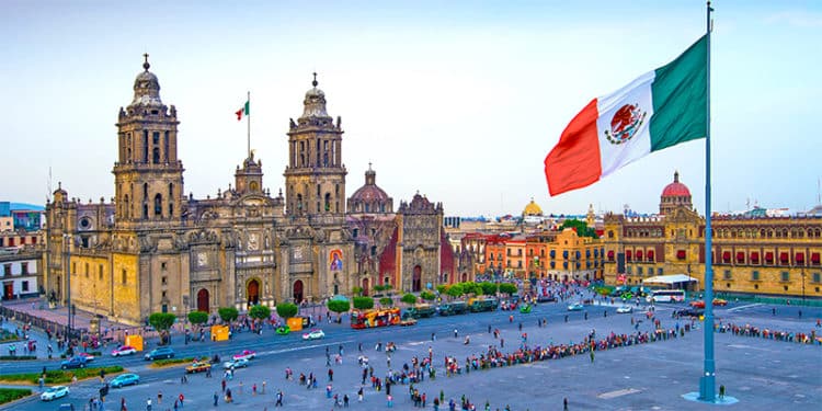 Vista aérea del Zócalo o Plaza de la Constitución y la Catedral Metropolitana, en Ciudad de México. Imagen cortesía: John Coletti.