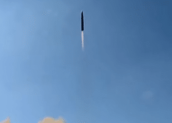 Japón asegura que misil norcoreano ICBM podría haber caído en zona económica exclusiva