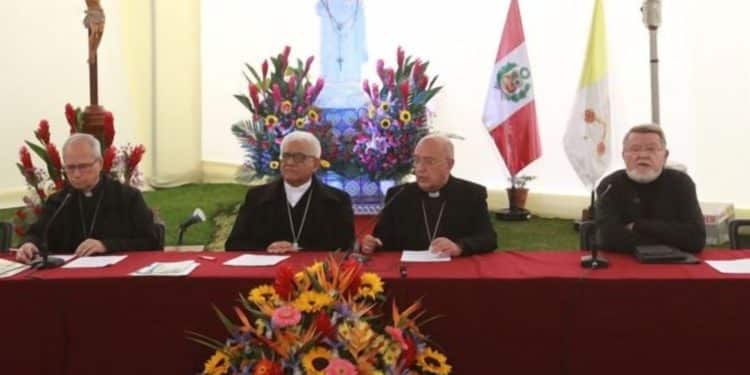 Perú: Obispos urgen al Congreso a que adelante las elecciones