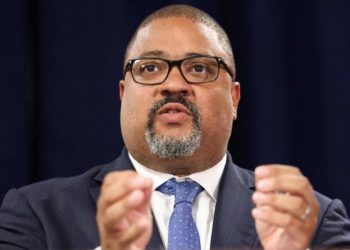 ¿Quién en Alvin Bragg? Claves para conocer al fiscal que quiere encausar a Trump