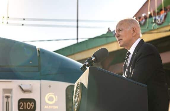 Biden usa poder de veto por primera vez en su presidencia