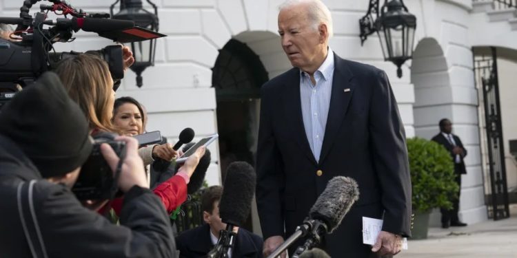 Biden pidió a Rusia liberar periodista de Wall Street Journal