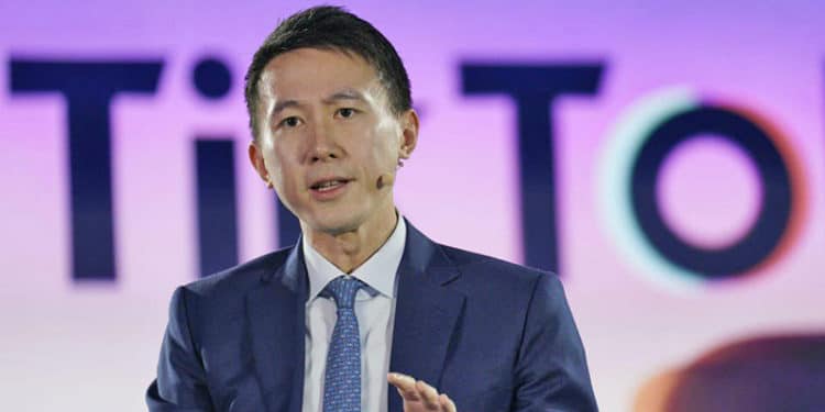 El director ejecutivo de TikTok, Shou Zi Chew, insistió en que no está previsto vender participaciones accionarias.