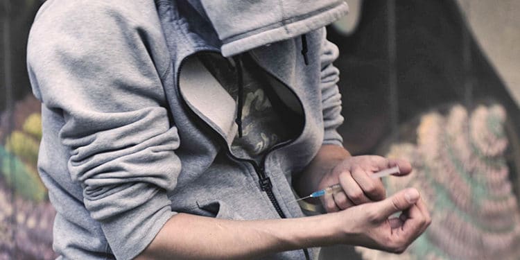 En EEUU, el consumo de opioides acabó con la vida de 80 mil personas en 2021.