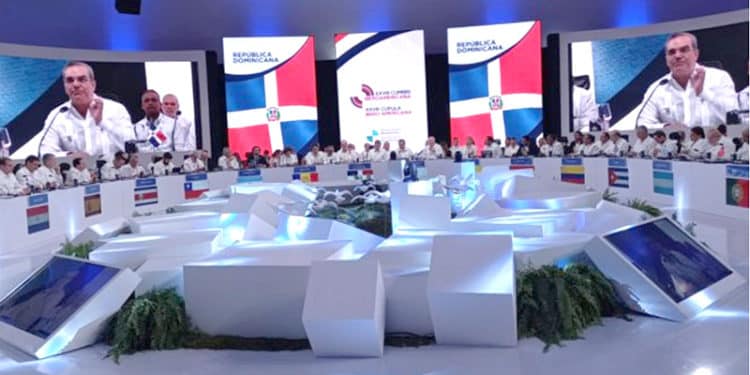 Sesión plenaria de la XXVIII Cumbre Iberoamericana, en Santo Domingo.