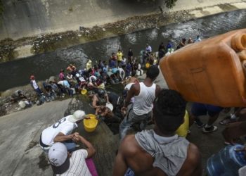 El drama de los venezolanos pobres para tener agua