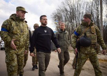 Zelenski sigue recorriendo el frente de batalla: visitó Zaporiyia  y Summy