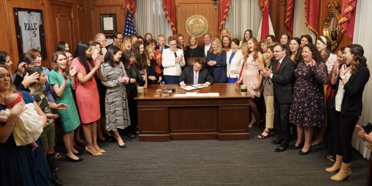Florida se une a la oleada de estados que restringen el derecho al aborto