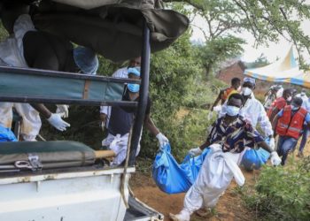 Kenia: Pastor cristiano induce a seguidores a ayunar hasta la muerte, y hay al menos 40 decesos