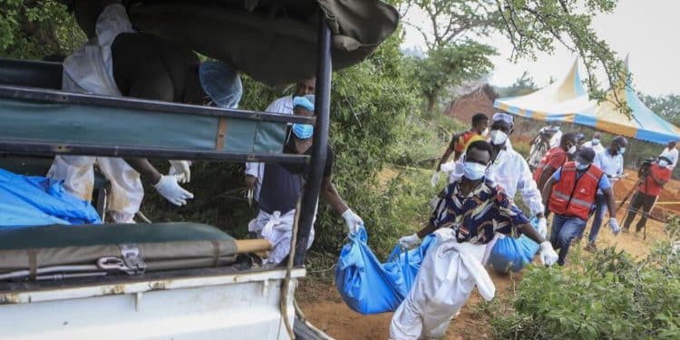 Kenia: Pastor cristiano induce a seguidores a ayunar hasta la muerte, y hay al menos 40 decesos