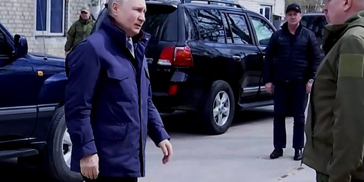 Putin visita Jersón y Lugansk: «Para disfrutar sus crímenes de guerra», según Ucrania