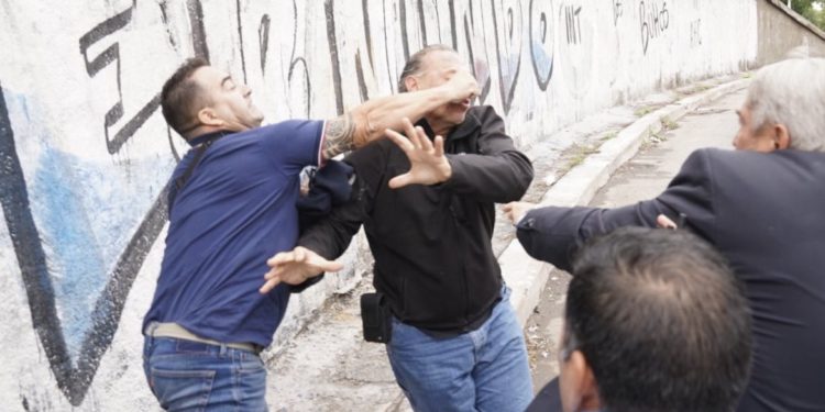 Ministro de seguridad argentino agredido a golpes y pedradas por transportistas