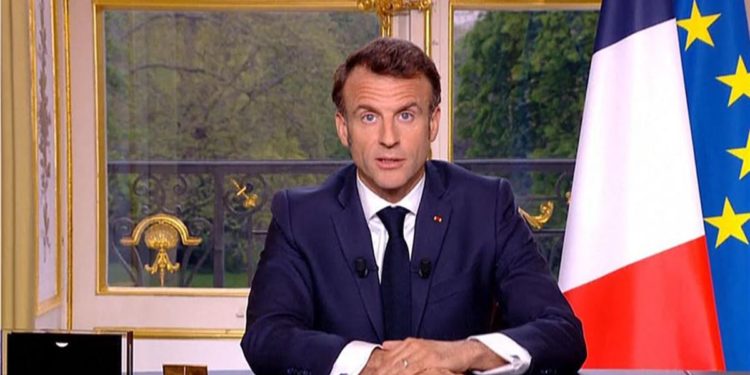 Macron presentó tres propuestas para salir de la crisis francesa