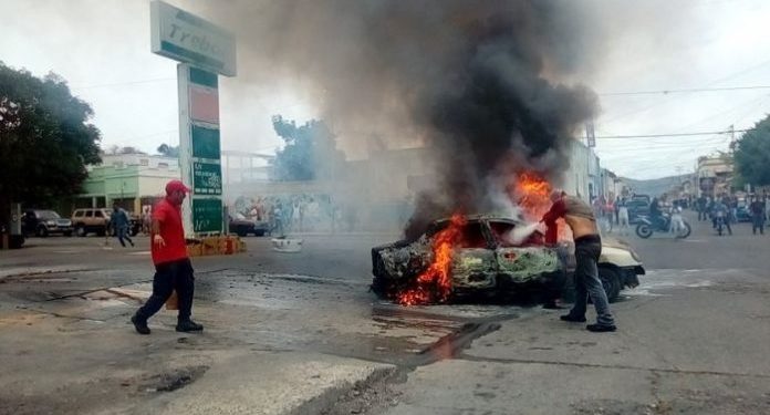 Venezuela: Mala calidad de la gasolina provoca incendios de automóviles