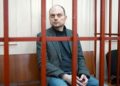 Por ser opositor de Putin condenan a periodista ruso a 25 años de prisión