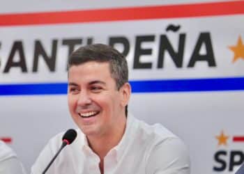 Paraguay elige su nuevo presidente entre Santiago Peña y Efraín Alegre