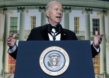 Biden y periodistas presos… protagonistas de la cena de corresponsales de la Casa Blanca