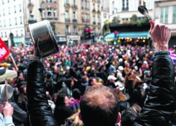 Macron no puede frenar el descontento popular