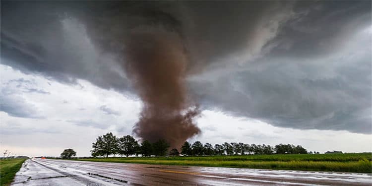 Varios tornados han cobrado varias vidas, en el oeste y sur de EEUU, además de destruir todo a su paso.