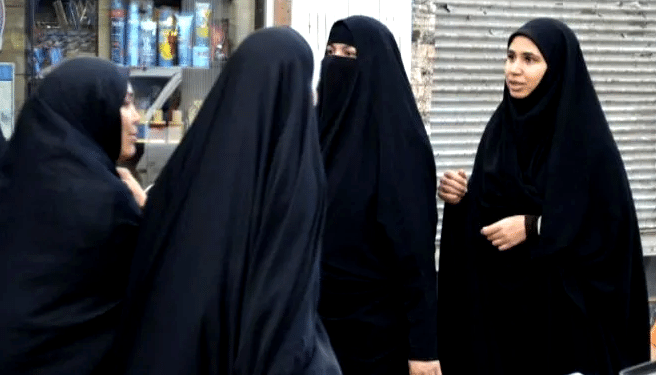 Irán instala cámaras en las calles para monitorear si las mujeres usan el velo de rigor