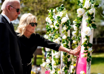 Primer aniversario de la masacre de Uvalde: Biden promete acción para regular las armas