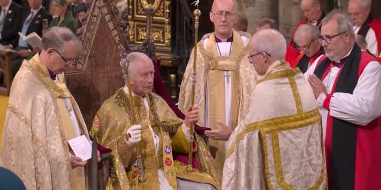¡Es oficial! Carlos III coronado monarca del Reino Unido