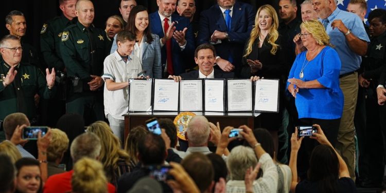 DeSantis firma ley que permite la pena de muerte a pedófilos