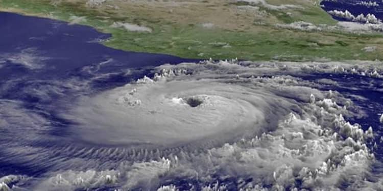 Científicos alertan que se está formando un potente fenómeno El Niño, que podría afectar la temporada de huracanes.
