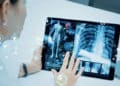 La Inteligencia Artificial, como creación humana, es susceptible de tener fallas. Por eso su uso en medicina debe ser supervisada.