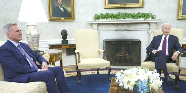 Reunión entre Biden y líderes del Congreso no avanzó para elevar el techo de la deuda