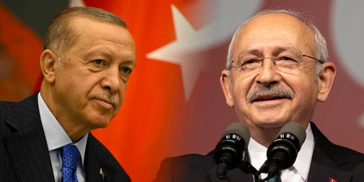 Erdogan, que lleva 20 años en el poder, obtuvo el 49,94% de los votos, mientras que Kiliçdaroglu quedó segundo con el 44,3%.