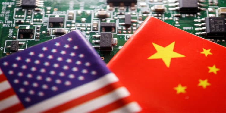 En la guerra tecnológica entre China y EEUU, nadie se favorece, mientras la economía global se perjudica.