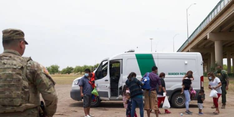 EEUU envía a frontera con México a 1500 militares por aumento del flujo de migrantes