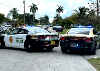Violencia armada en EEUU: Niño de 13 años intercambia disparos con policías en Florida