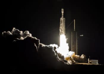 SpaceX logra exitoso despegue del súper cohete con el satélite ViaSat3