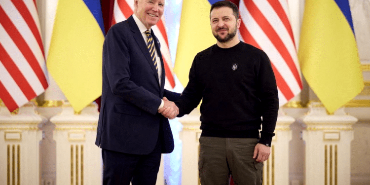 Biden y Zelenski conversaron por teléfono sobre lo ocurrido en Rusia