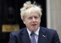 Boris Johnson salió del parlamento para volver al periodismo